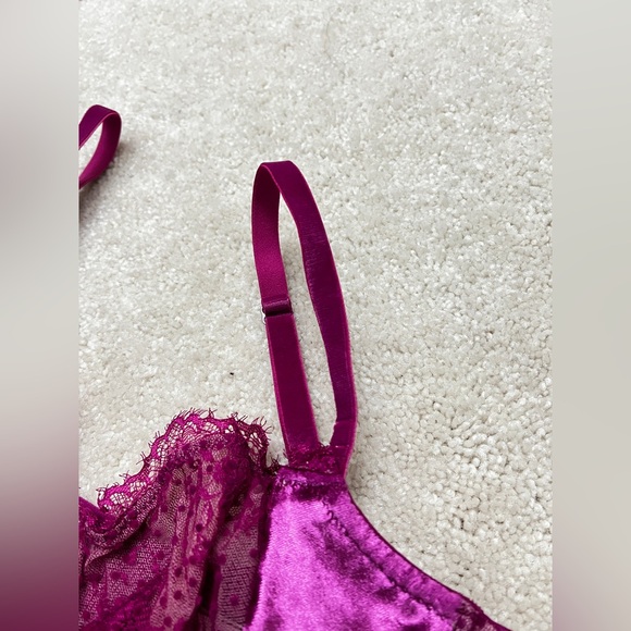 Victoria’s Secret Dream Angels Berry Velvet Lace Push Up w/o Padding Bra VS 32DD - Picture 5 of 8